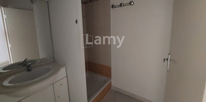 Image 12 sur 17 - Appartement  ·  Location · Nimes (30900) · 2 pièces · 44m²