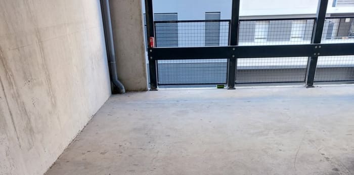Image 1 sur 8 - Parking/box  ·  Location · Marseille (13010)