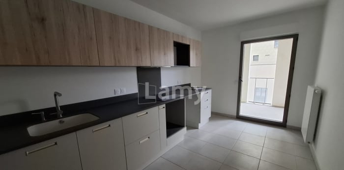 Image 4 sur 10 - Appartement  ·  Location · Bordeaux (33800) · 5 pièces · 125m²