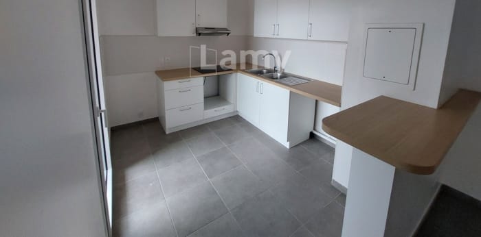 Image 1 sur 10 - Appartement  ·  Location · St Fons (69190) · 4 pièces · 94m²