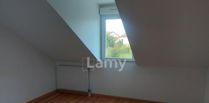 Image 5 sur 7 - Maison/villa  ·  Location · St Remy (71100) · 4 pièces · 90m²