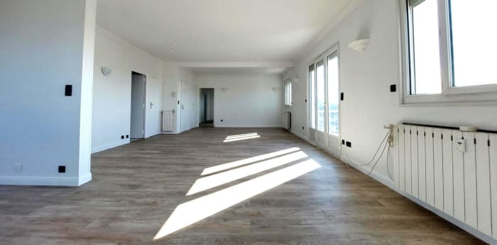 Image 1 sur 15 - Appartement  ·  Location · Limoges (87000) · 5 pièces · 137m²
