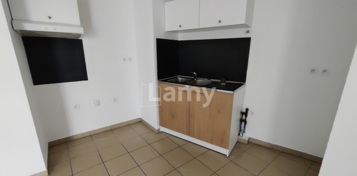 Image 2 sur 10 - Appartement  ·  Location · Marseille 03 (13003) · 2 pièces · 46m²