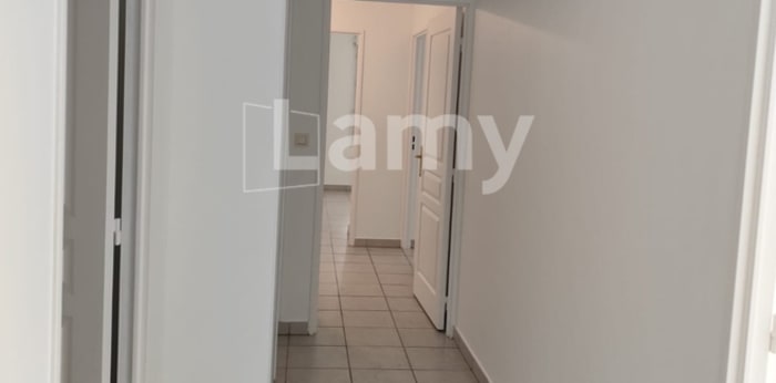 Image 7 sur 10 - Appartement  ·  Location · Caluire Et Cuire (69300) · 5 pièces · 95m²