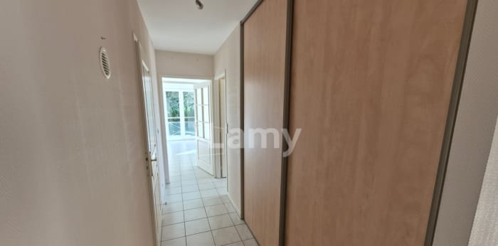 Image 6 sur 15 - Appartement  ·  Location · St Georges Sur Baulche (89000) · 3 pièces · 81m²