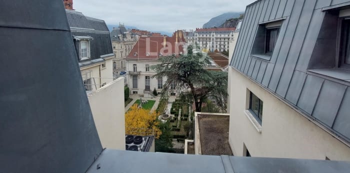 Image 3 sur 9 - Appartement  ·  Location · Grenoble (38000) · 1 pièce · 24m²