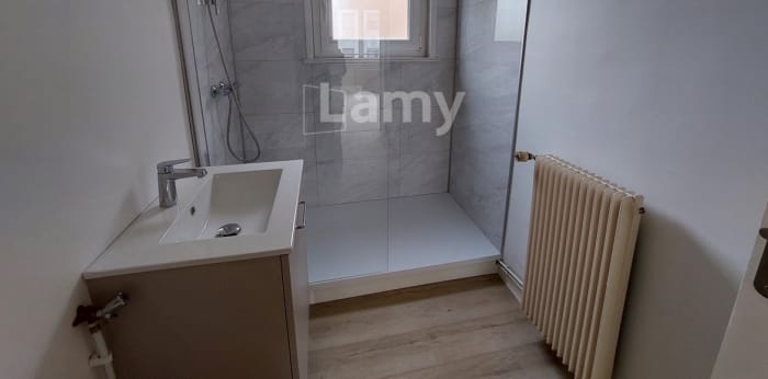 Image 4 sur 8 - Appartement  ·  Location · Lille (59800) · 4 pièces · 66m²