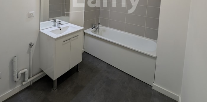 Image 6 sur 7 - Appartement  ·  Location · Loos (59120) · 3 pièces · 63m²