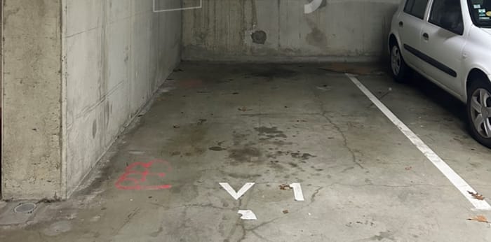 Image 1 sur 4 - Parking/box  ·  Location · Colomiers (31770) · 12m²