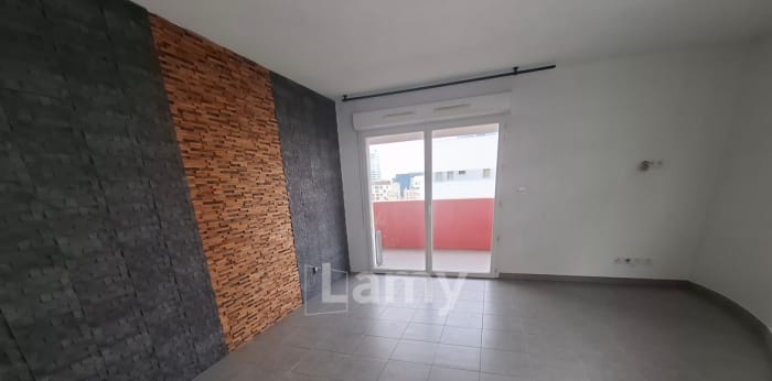 Image 2 sur 9 - Appartement  ·  Location · Marseille (13003) · 3 pièces · 56m²