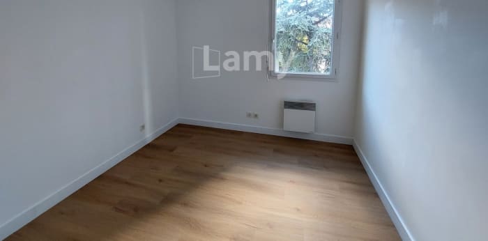 Image 16 sur 21 - Appartement  ·  Location · Nimes (30900) · 3 pièces · 66m²