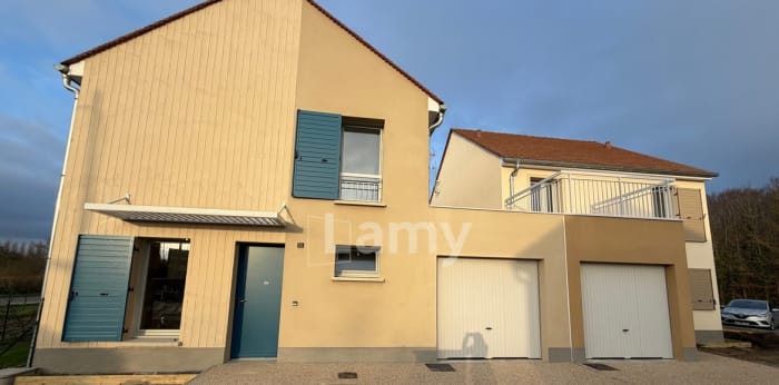 Image 1 sur 27 - Maison/villa  ·  Location · La Chapelle En Serval (60520) · 5 pièces · 96m²