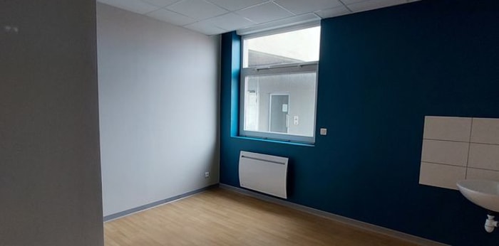 Image 2 sur 6 - Local  ·  Location · Vieux Charmont (25600) · 50m²