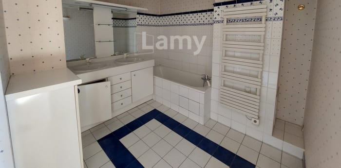 Image 10 sur 13 - Appartement  ·  Location · Lyon (69007) · 4 pièces · 106m²