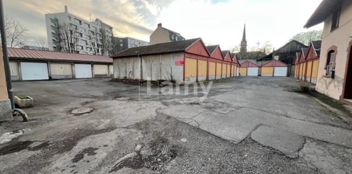 Image 3 sur 5 - Parking/box  ·  Location · Mulhouse (68200) · 12m²