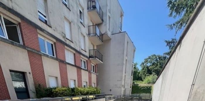 Image 1 sur 5 - Parking/box  ·  Location · Mulhouse (68200) · 13m²