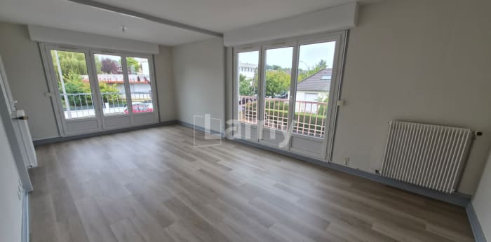 Image 1 sur 17 - Appartement  ·  Location · Auxerre (89000) · 3 pièces · 80m²