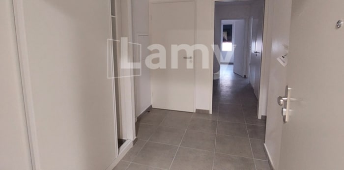 Image 5 sur 9 - Appartement  ·  Location · St Fons (69190) · 3 pièces · 72m²