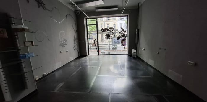Image 6 sur 10 - Boutique  ·  Location · Marseille (13005) · 1 pièce · 80m²