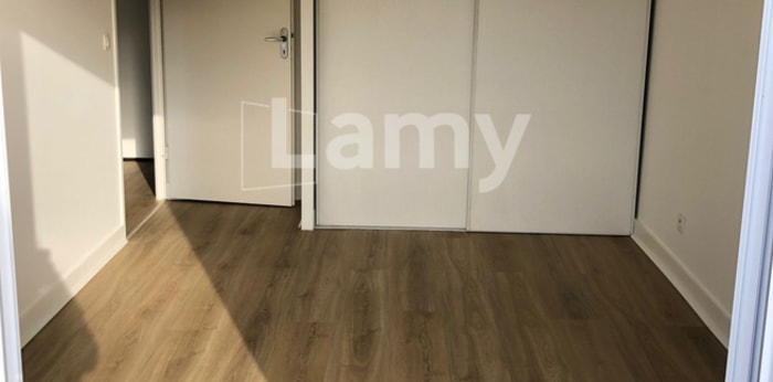 Image 6 sur 9 - Appartement  ·  Location · Bruges (33520) · 5 pièces · 115m²