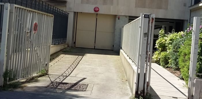 Image 1 sur 5 - Parking/box  ·  Location · Paris (75015) · 12m²