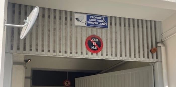 Image 1 sur 4 - Parking/box  ·  Location · Paris (75003) · 12m²