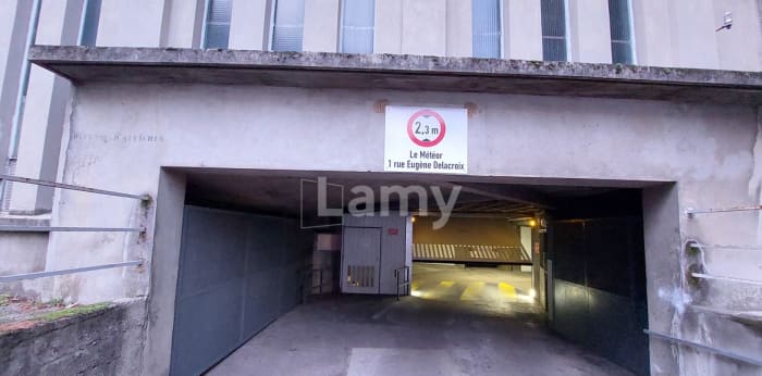 Image 1 sur 4 - Parking/box  ·  Location · Grenoble (38000) · 16m²