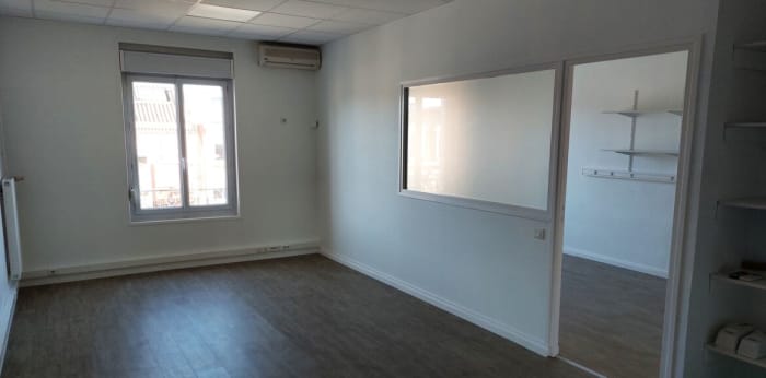 Image 3 sur 5 - Local  ·  Location · Lens (62300) · 138m²