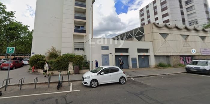 Image 1 sur 3 - Parking/box  ·  Location · Lyon (69007) · 10m²