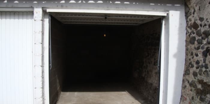 Parking/box  ·  Location · Issoire (63500) · 1 pièce · 14m²