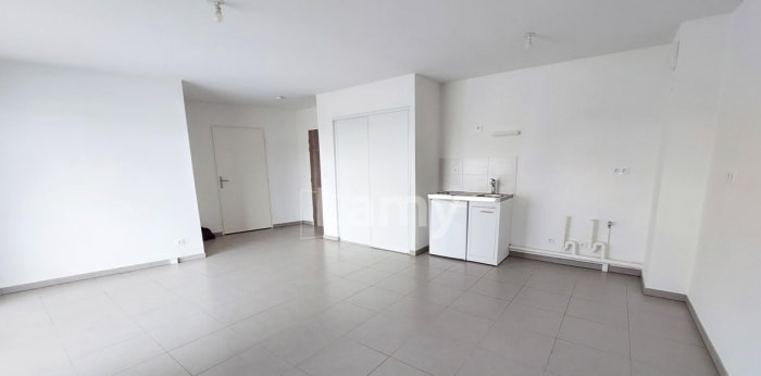 Image 2 sur 7 - Appartement  ·  Location · Bezannes (51430) · 1 pièce · 35m²