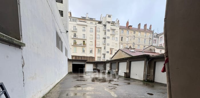 Image 3 sur 4 - Parking/box  ·  Location · Grenoble (38000) · 5m²