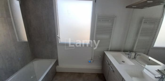 Image 6 sur 9 - Appartement  ·  Location · Chambery (73000) · 3 pièces · 74m²