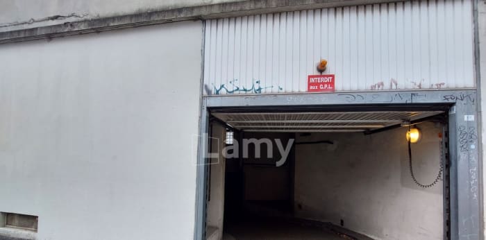 Image 1 sur 6 - Parking/box  ·  Location · Grenoble (38000) · 1m²