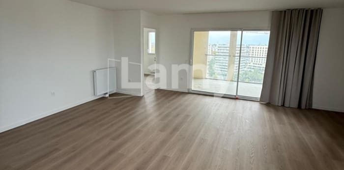 Image 2 sur 9 - Appartement  ·  Location · Bordeaux (33800) · 4 pièces · 98m²