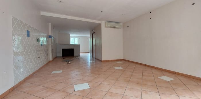 Image 2 sur 4 - Bureaux  ·  Location · Digne Les Bains (04000) · 1 pièce · 62m²