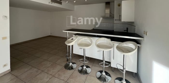 Image 4 sur 11 - Appartement  ·  Location · Marseille (13008) · 2 pièces · 50m²