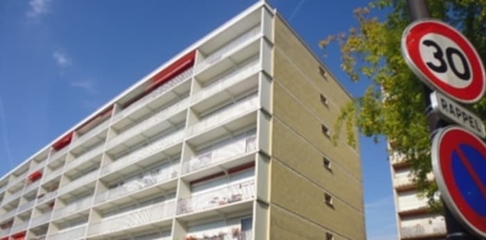 Image 1 sur 2 - Parking/box  ·  Location · Melun (77000) · 1m²