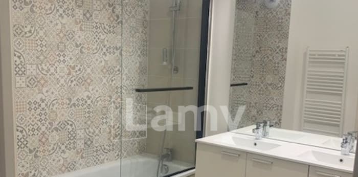 Image 9 sur 10 - Appartement  ·  Location · Bordeaux (33300) · 3 pièces · 65m²