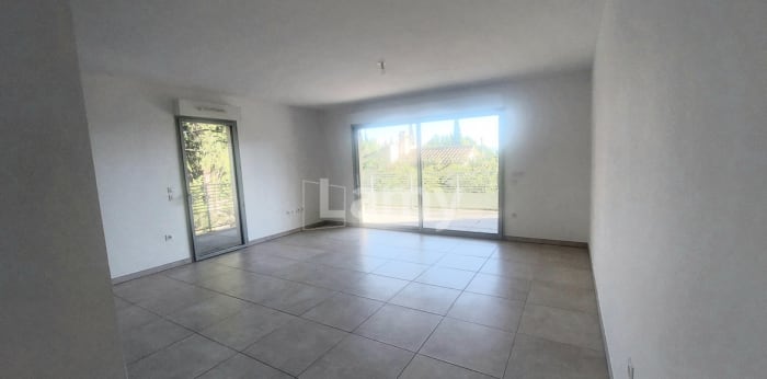 Image 2 sur 9 - Appartement  ·  Location · Aix En Provence (13090) · 3 pièces · 78m²