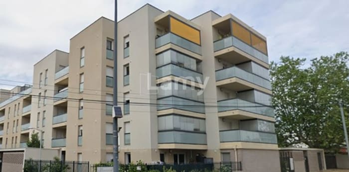 Image 1 sur 2 - Parking/box  ·  Location · Vaulx En Velin (69120) · 12m²