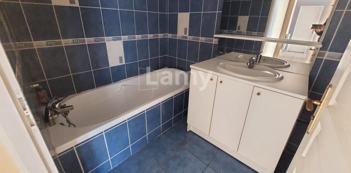 Image 5 sur 8 - Appartement  ·  Location · Gelos (64110) · 3 pièces · 74m²