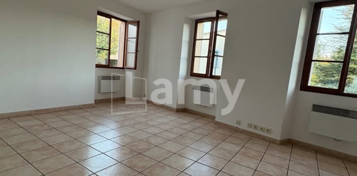 Image 1 sur 11 - Maison/villa  ·  Location · Caderousse (84860) · 3 pièces · 56m²