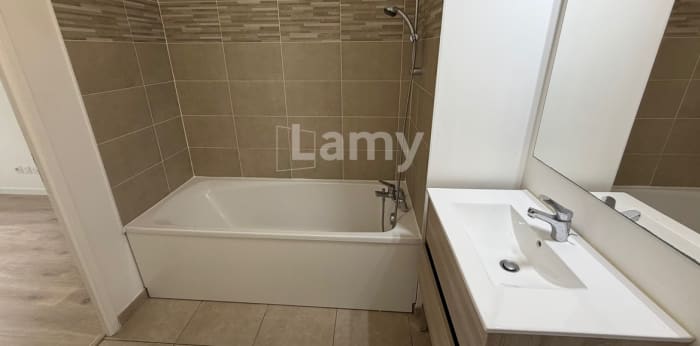 Image 16 sur 17 - Appartement  ·  Location · L Isle Adam (95290) · 2 pièces · 42m²