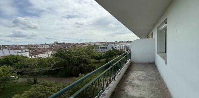Image 2 sur 7 - Appartement  ·  Location · Bordeaux (33000) · 5 pièces · 83m²