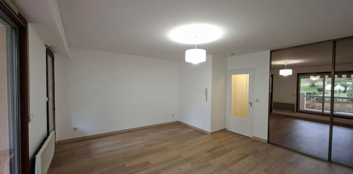 Image 2 sur 11 - Appartement  ·  Location · Aix En Provence (13100) · 1 pièce · 37m²