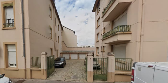 Image 2 sur 4 - Parking/box  ·  Location · Oullins Pierre Benite (69600) · 10m²