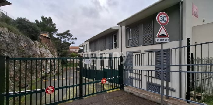 Image 2 sur 9 - Appartement  ·  Location · Marseille (13009) · 1 pièce · 19m²