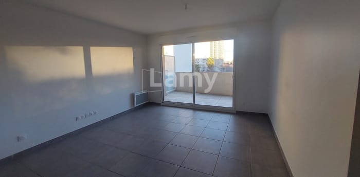 Image 2 sur 21 - Appartement  ·  Location · Nimes (30900) · 3 pièces · 60m²