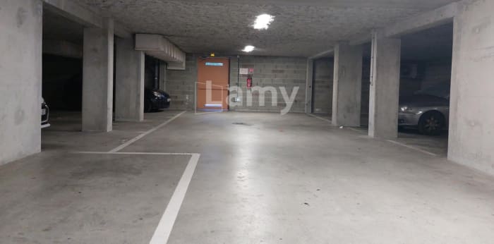 Image 2 sur 4 - Parking/box  ·  Location · Toulouse (31000) · 1m²